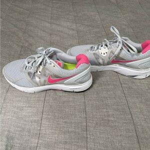 Women’s Size 10.5 Nike LunarGlide Gray and Pink Athletic Shoes Lightweight Mesh
